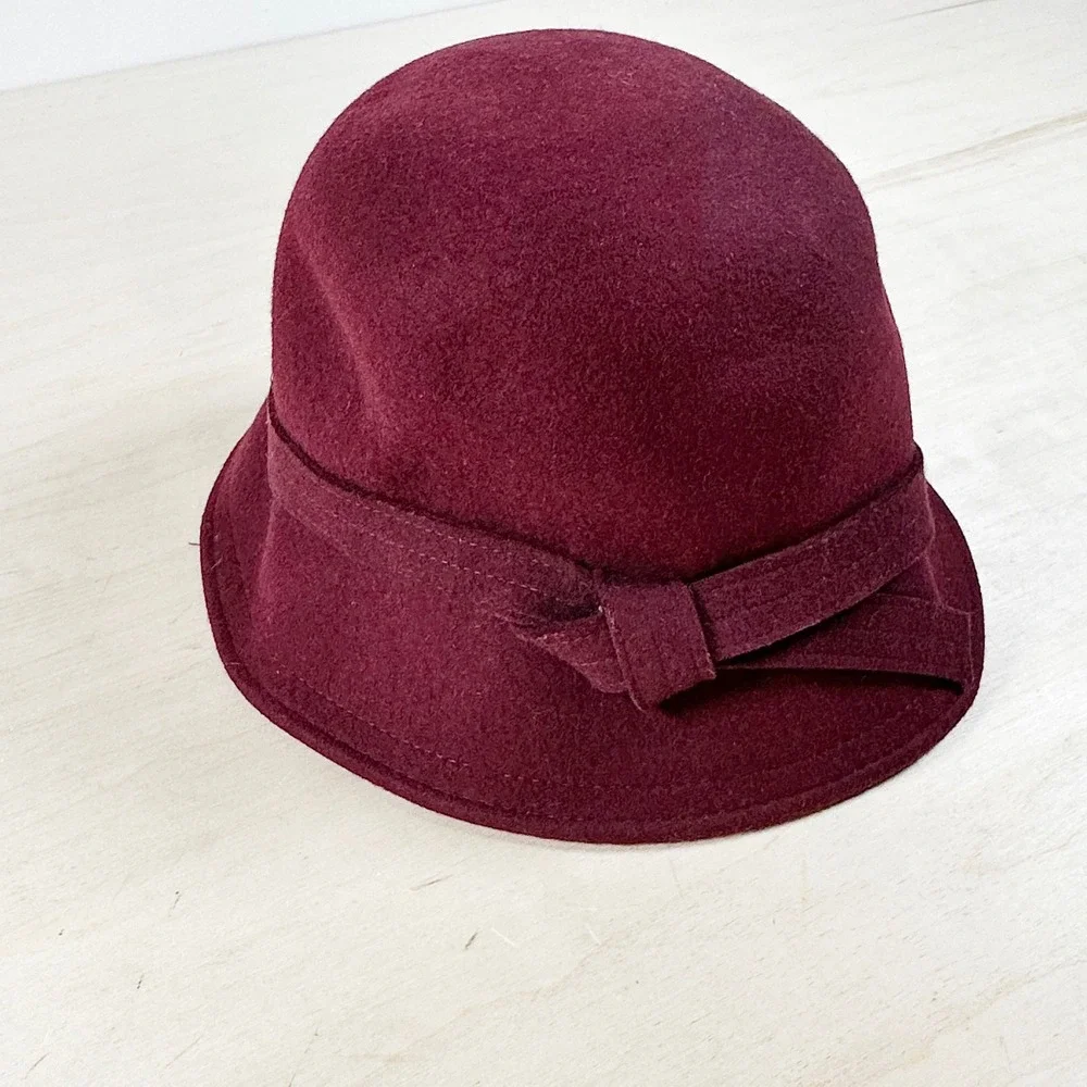 Lot 2 Wool Hats Women's Red Maroon Soprattutto Winter, Dress Rhinestones‎ Italy